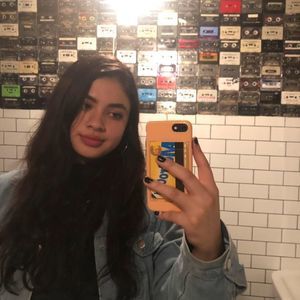 Meet your Posher, Daniela